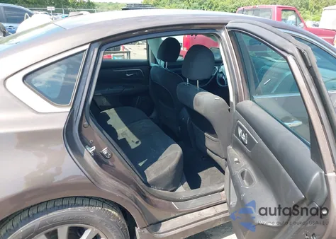 2015 Nissan Altima 2.5 S z USA, uszkodzony, nr VIN 1N4AL3AP4FC581833